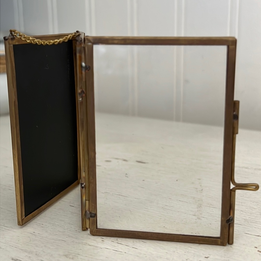 Vintage Isaac Jacobs 2” x 3” folding & locking brass picture frame glass